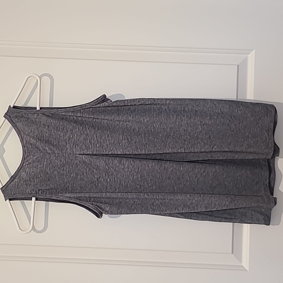 2 for $15! Gapfit Maternity Excercise Tank - Picture 4 of 4